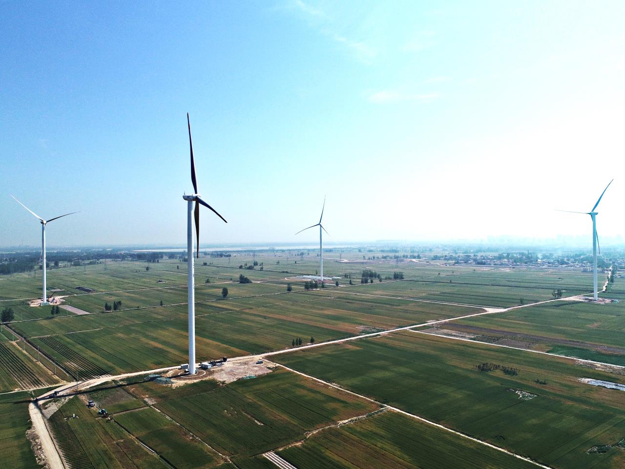 Connected Sungrow Renewables‘ first wind farm to the grid, entering the wind power sector.